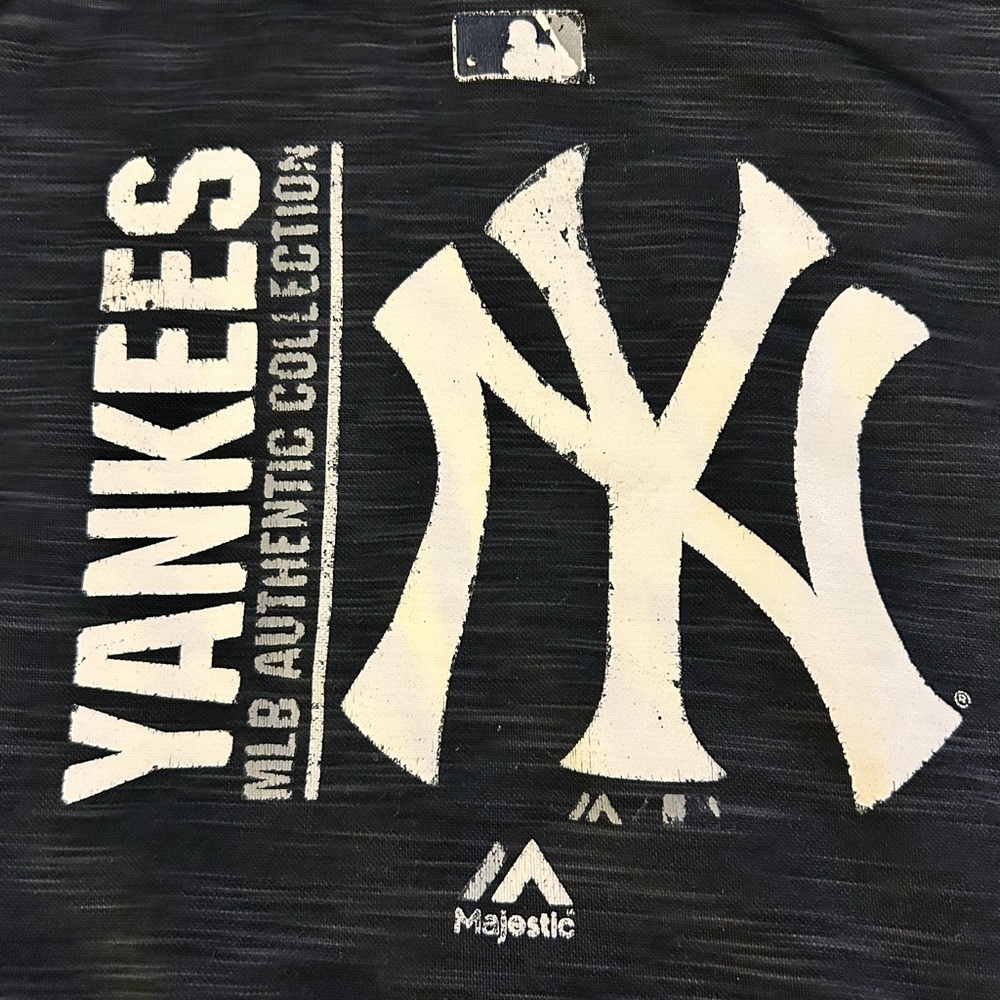 Majestic NEW YORK YANKEES boys heather black size Medium (10-12) Hoodie NYY EUC - Picture 2 of 7